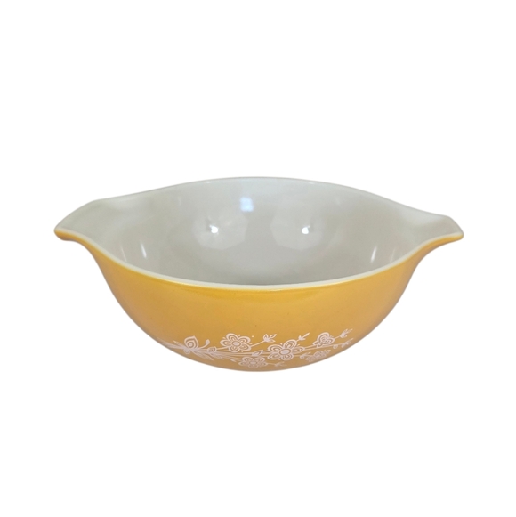 Vintage 1970's Pyrex "Butterfly Gold" Mixing Bowl Yellow Cinderella 443 ~ 2.5 Qu - Picture 2 of 12